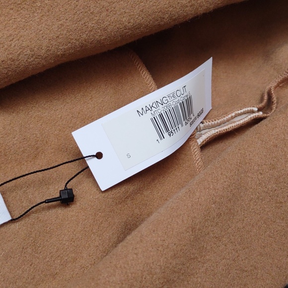 Women’s Tan Trench Coat with Black and White Accents – Size S - Picture 5 of 13